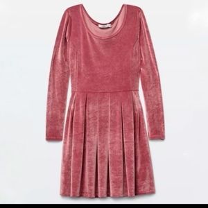Aritzia Talula lambeth velvet dress